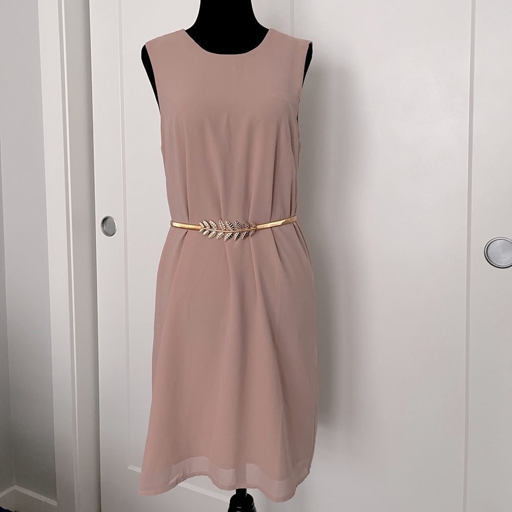 4𝒇𝒐𝒓$50 SIMONS Twik dusty rose dress sizeS